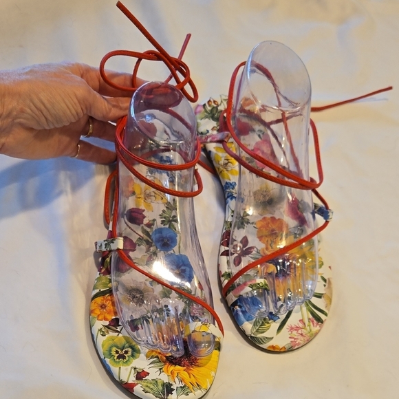 TKees x Alice + Olivia Sunday Stroll Floral Strappy Sz 10 Sandals w Red Accents - Picture 1 of 11